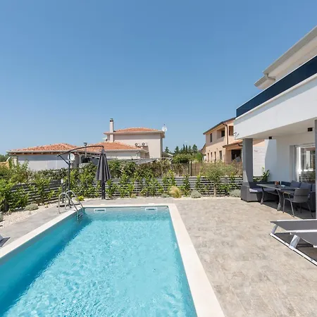 Feriehus Delfin With Pool And Bbq