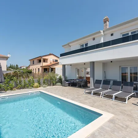 Delfin With Pool And Bbq