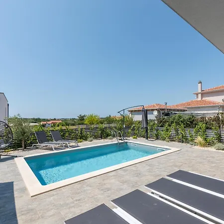 Feriehus Delfin With Pool And Bbq Kukci
